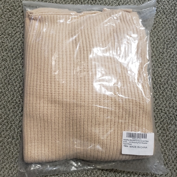 🎊HOST PICK🎊Cold Shoulder Oversized Sweater - Picture 5 of 5